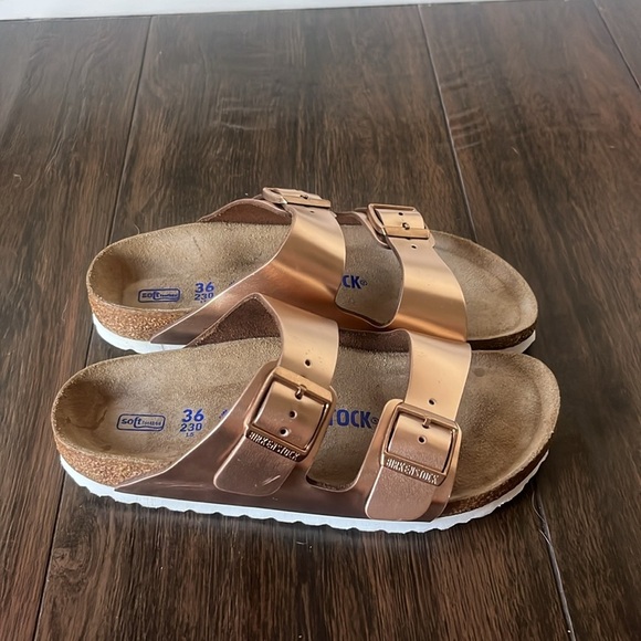 NWT BIRKENSTOCK Arizona Soft Footbed Metallic Sandals - Picture 7 of 10